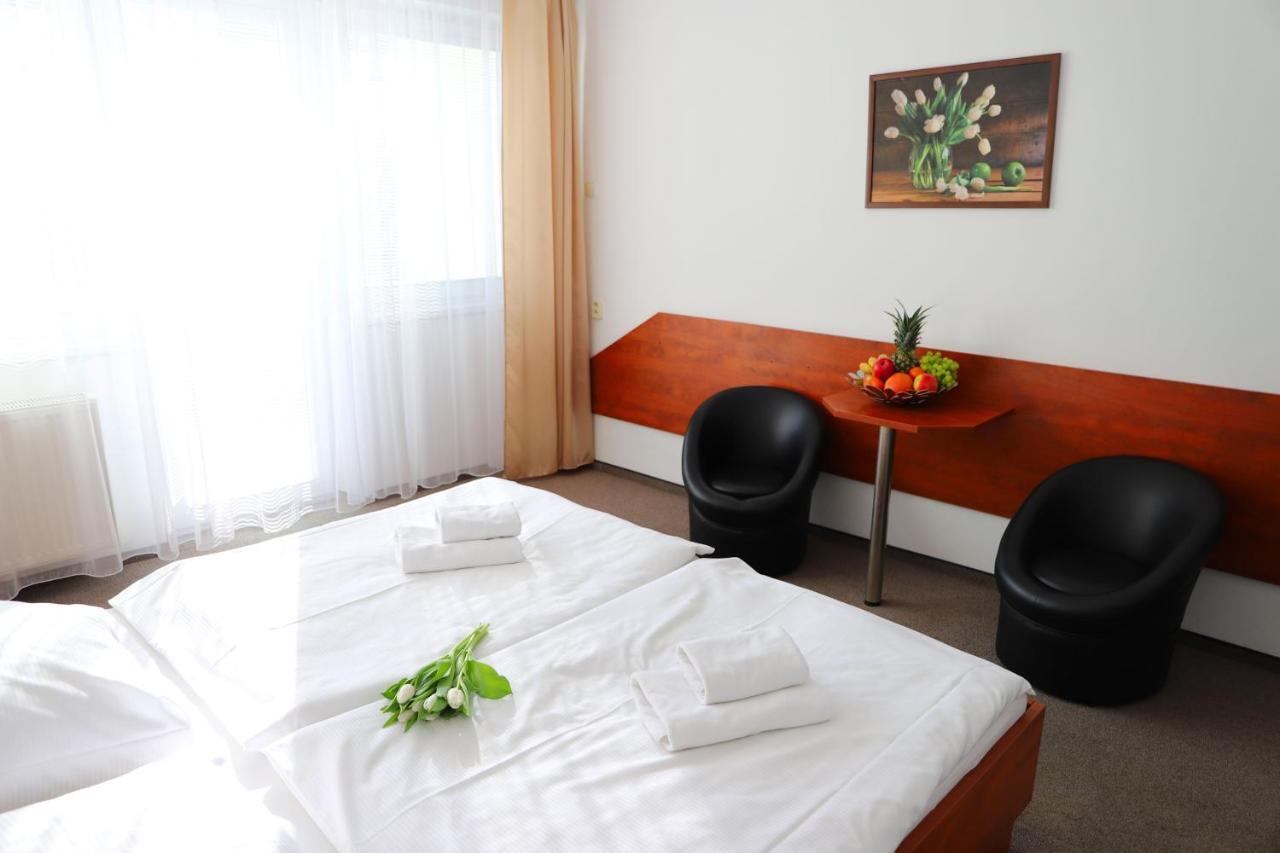 Hotel Rezident Turcianske Teplice Exterior photo