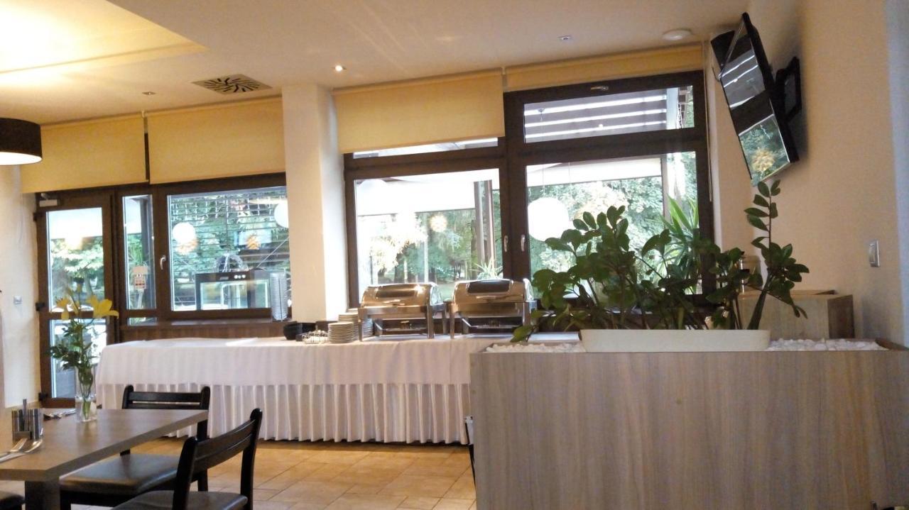 Hotel Rezident Turcianske Teplice Exterior photo